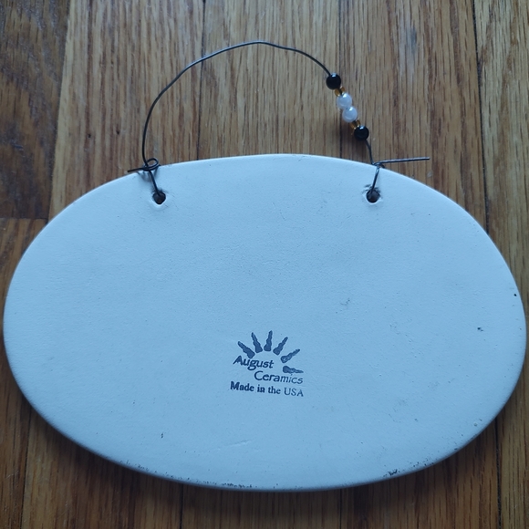 Vintage August Ceramic Cat Wall Plaque Sign Hanging Off White Beige USA Brown - Picture 10 of 15